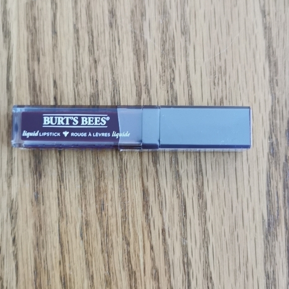 BURT'S Bees Liquid Lipstick Wine Waters New - Picture 1 of 6